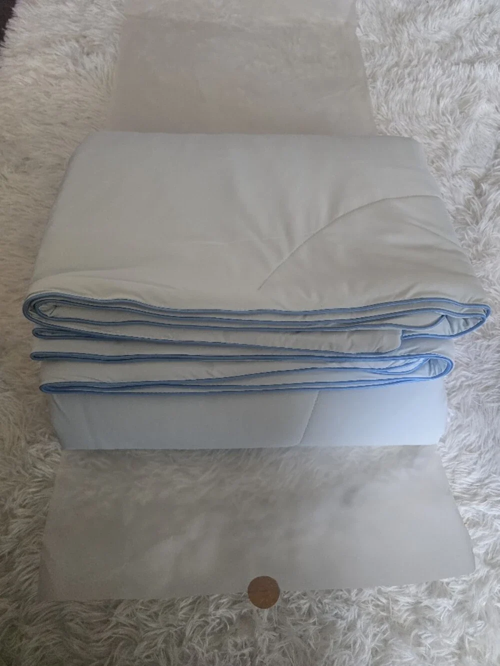 Ecosa Luxurious Cooling Quilt W/Cooling Fabric & Breathable Fill-Light Blue King